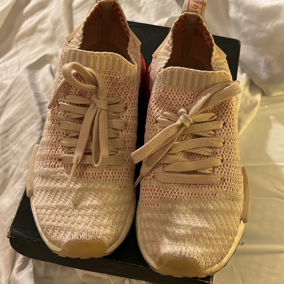 Adidas NMD_R2 W size 6 - Picture 2 of 8